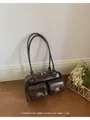 Sac à épaule vintage marron foncé en similicuir avec deux poches et boucles argentées - Sans pendentif / Marron