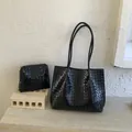 Schwarze gewebte Einkaufstasche mit Beutel, 2-in-1 Set in glänzendem Kunstleder-Finish - Einkaufstasche Und Beutel (Schwarz) / Schwarz