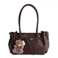 Bolso tote minimalista de cuero marrón oscuro con hebilla metálica y colgante de oso - Con Colgante / Marrón