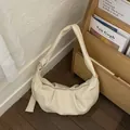 Borsa a croissant bianco sporco con pelle a pieghe e tracolla con dettaglio a nodo unico - Tipo standard / Bianco