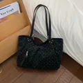 Grand cabas noir à pois blancs avec poche zippée et finitions en rivets métalliques - Noir
