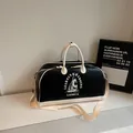 Bolso Boston retro estilo béisbol en blanco y negro con estampado de velero - Negro