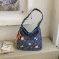 Large denim tote bag with 3D floral decorations and a stylish horse charm - No Pendant / Blue