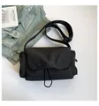 Schwarze Canvas Umhängetasche mit breitem Gurt und Tunnelzug-Detail für Damen - Schwarz