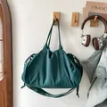 Borsa tote plissettata verde scuro con coulisse e spallacci versatili regolabili - Verde