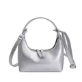 Silberne Metallic-Halbmondtasche mit Faltenstruktur und verstellbarem Riemen - Silber