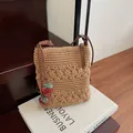 Sac bandoulière en paille tressée beige avec charms fraises et fermeture éclair - Avec Pendentif / Kaki