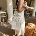 Weiße Boho Makramee Umhängetasche mit Fransen für Strandurlaub und Alltag - Weiß