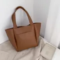Minimalistische karamelbruine leren tote bag met voorvak en grote capaciteit - Magnetische Sluiting / Bruin