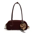 Bolso de hombro en terciopelo rojo oscuro con asas de cuero y colgante de corazón de leopardo - Con Colgante / Rojo