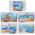 Détail du livre en tissu océan pour bébé avec animaux marins et noms en anglais - Style Océan
