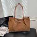 Elegante borsa tote con stampa leopardata marrone, doppi spallacci e fibbia metallica - Marrone Senza Ciondolo