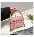 Mini sac à cartes en cuir rose avec clous argentés et bandoulière chaîne pour femme - Rose