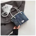 Sac seau en denim bleu et cuir argenté avec boucle étoile et bandoulière - Bleu clair