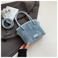 Sac seau en denim bleu clair avec boucle étoile et bandoulière réglable amovible - Rose bonbon