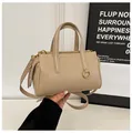 Minimalist beige shoulder bag with gold ring detail and fringe zipper in faux leather - Apricot (Without Pendant)