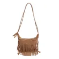 Sac bandoulière marron à franges avec fini daim et détails en perles de bois sur fond blanc - Kaki