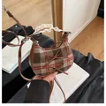 Mini borsa a tracolla retrò a quadri con manico in pizzo e dettagli con fiocco - Marrone a Quadri