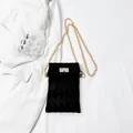 Bolso bandolera retro de terciopelo negro con diseño acolchado y cadena dorada - Negro