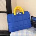 Custodia blu trapuntata per laptop con manici gialli e doppia cerniera per 14 pollici - Blu Grande