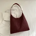 Grote bordeauxrode schoudertas met luipaardprint op een zachte fluwelen stof - Rood