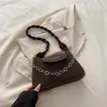 Sac bandoulière marron mat avec poignée tressée et chaîne fleurie en métal argenté - Style Without Charm / Marron