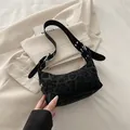 Sac hobo en fausse fourrure imprimé léopard noir avec bandoulière réglable - Léopard Noir