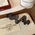 Fermaglio per capelli nero lucido in acetato con scritta dorata e design a onde - Stile Ondulato Nero (FJ3564)