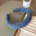 Serre-tête en tricot bleu avec paillettes colorées et étiquette faite à la main - Paillettes Bleues