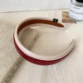 Padded headband in red lychee grain leather with beige lining and stitching details - Red Two-Tone
