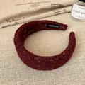 Cerchietto bordeaux lavorato a mano con glitter dorati ed etichetta in stile vintage - Borgogna