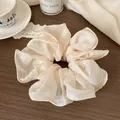 Chouchou géant blanc cassé élégant avec finition perlée et plis volumineux - Blanc Cassé