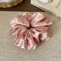 Coletero vintage de satén rosa con lunares blancos y diseño plisado de seda - Rosa con lunares