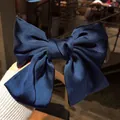 Elegante pinza para el cabello de satén azul oscuro extragrande con acabado sedoso de lujo - Azul Marino