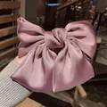 Elegante pasador de pelo con lazo grande de satén rosa palo y acabado en seda de doble capa - Rosa