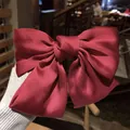 Elegante pinza para el pelo con lazo de satén burdeos extragrande y acabado de lujo - Burdeos