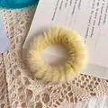Coletero de piel sintética suave de color amarillo claro con textura esponjosa para dama - Amarillo Claro