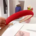 Serre-tête rembourré rouge minimaliste en tissu mat avec doublure antidérapante - Rouge