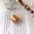 Eleganter goldener Metall Haarklammer für Damen im minimalistischen Hai-Clip-Design - Legierung / Gold