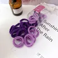 Lot d'élastiques à cheveux violets sans couture dans un bocal de rangement pratique - Série Violette Ondulée