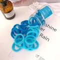 Lot de 50 élastiques à cheveux bleu pastel haute élasticité dans un bocal de rangement - Série Bleue Quadrillée