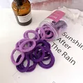 Lot d'élastiques à cheveux violets sans couture à texture tissée dans un pot de rangement - Maille Violette