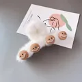 Pinza per capelli in peluche bianca con bottoni marroni smiley e scritta smile incisa - Fermaglio Sorriso Marrone Peluche