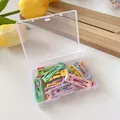 Mini Macaron Haarspangen mit bunten Punkten in einer klaren Aufbewahrungsbox - Rechteckig
