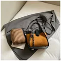 Sac seau en daim marron avec surpiqûres matelassées et doublure en toile rayée - Brun (Avec Charme Et Pochette Intérieure)