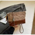 Sac à bandoulière matelassé bicolore en daim kaki et cuir marron foncé élégant - Style sans Charme / Kaki