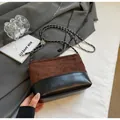 Sac seau matelassé en daim marron et cuir noir avec bandoulière en chaîne - Style sans Charme / Café