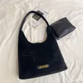 Ensemble sac cabas noir en suédine avec pochette assortie et détail logo JACQEUE - Noir