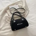 Sac oreiller en daim noir avec broderie M'DoLnu et pieds en métal doré de qualité - Noir