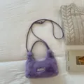 Sac à main tendance en fausse fourrure violette pour femme avec patch love every day - Sans Pendentif / Violet